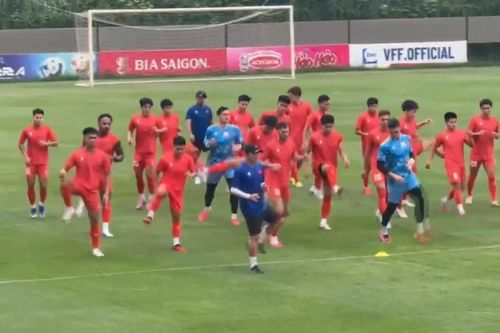Nhật ký ASEAN Cup 2026 ngày 25/8: HLV Kim Sang Sik tính phương án mới cho chung kết lượt về