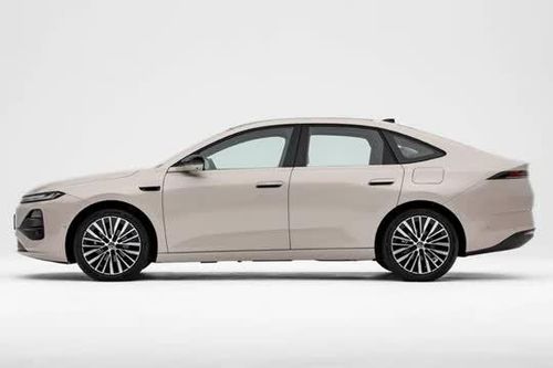 Xe sedan hạng D tiêu thụ 2,82 lít xăng/100 km, giá gần 500 triệu đồng