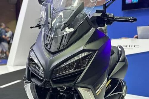Xe tay ga 250cc, phanh ABS 2 kênh, TCS, giá gần 89 triệu đồng