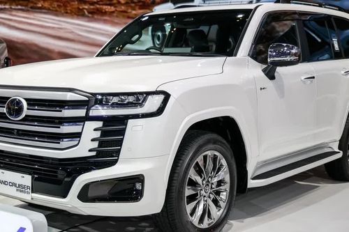 Hé lộ ngày Toyota Land Cruiser hybrid ra mắt, đại lý báo giá chênh tới 900 triệu đồng