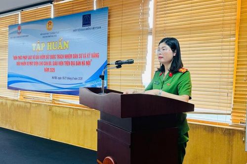 Trang bị pháp luật bảo hiểm và kỹ năng lái xe máy điện cho giáo viên