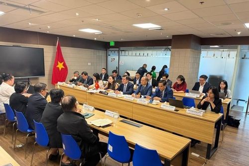 Đoàn công tác liên ngành Việt Nam làm việc tại Philippines về thương mại gạo