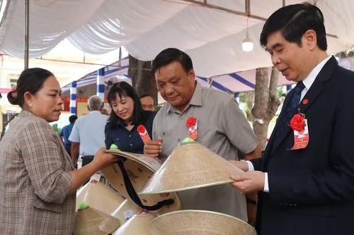 Đầu tư 37,6 tỷ đồng bảo tồn và phát huy giá trị di sản “Nghề chằm nón ngựa Phú Gia”
