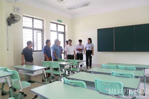 Khảo sát công tác sáp nhập trường, lớp tại xã Quốc Khánh