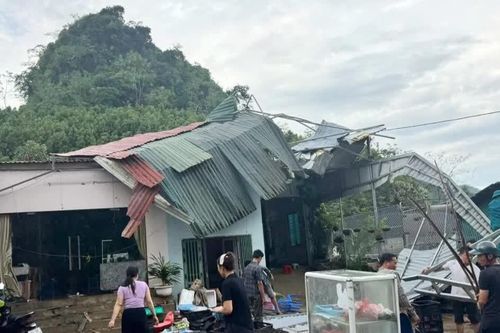 Lào Cai: Dông lốc và mưa lớn làm 37 nhà dân bị thiệt hại
