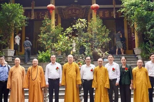 Bộ trưởng Bộ Dân tộc và Tôn giáo chúc mừng Đại lễ Vu lan tại Trụ sở Trung ương GHPGVN (chùa Quán Sứ, Hà Nội)