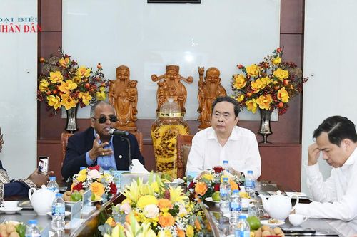 Chủ tịch Quốc hội Trần Thanh Mẫn và Chủ tịch Quốc hội Bờ Biển Ngà thăm làm việc tại Công ty CASEAMEX