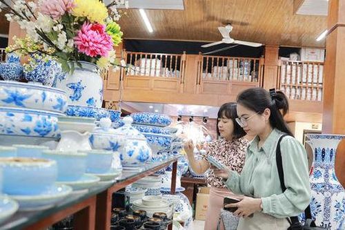 Tạo đột phá trong thiết kế mẫu ở làng nghề Bát Tràng
