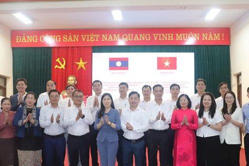 Đoàn đại biểu Mặt trận Lào xây dựng đất nước Thủ đô Viêng Chăn thăm, làm việc tại xã Liên Minh