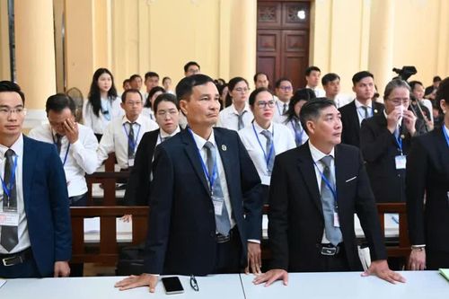 Linh hoạt sử dụng thiết bị điện tử tại tòa