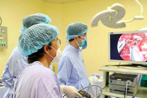 Hai ung thư trên cùng đường tiêu hóa, tái tạo đường ăn bằng đại tràng