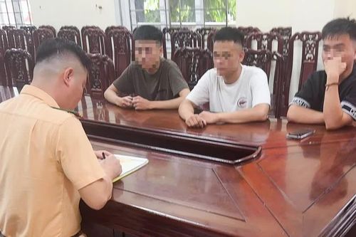 Công an Nghệ An xử phạt 60 trường hợp 'đi bão' vi phạm giao thông