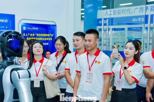 Hành trình 'tìm theo dấu đỏ': Từ lịch sử đến những kết nối mới