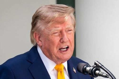 Ông Trump nói Hormuz đã sạch thủy lôi, Iran lên án chính sách kinh tế của Mỹ
