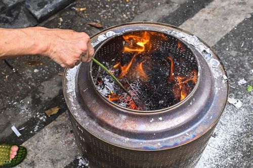 Văn khấn hóa vàng ngày Rằm tháng 7 năm 2026 chuẩn nghi lễ