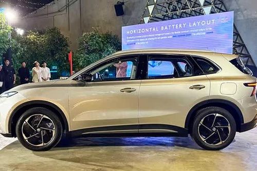SUV hạng C chạy điện, phạm vi hoạt động 340 km, giá hơn 679 triệu đồng