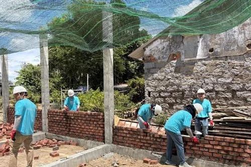 Xây nhà chống chịu thiên tai cho hộ gia đình khó khăn