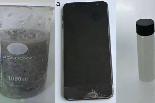 Biến rác điện tử thành graphene bằng máy xay sinh tố và giấy báo cũ
