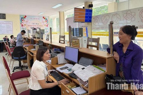 Cán bộ xã vừa làm vừa học, đáp ứng chuyển đổi số