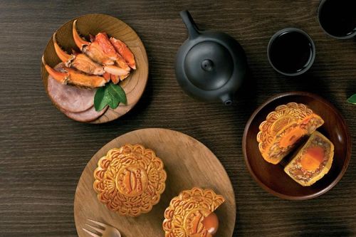 Thị trường bánh Trung thu: Doanh nghiệp tăng tốc, người tiêu dùng thận trọng