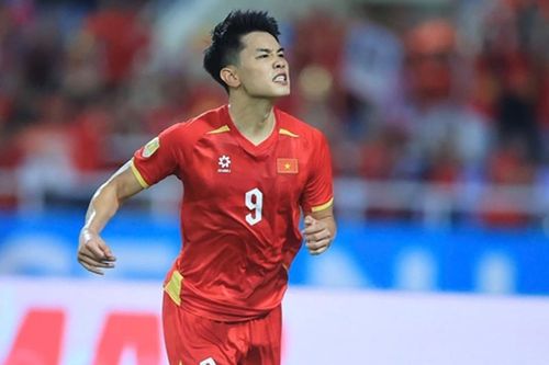 HLV Kim Sang Sik gây bất ngờ khi cất Xuân Son để trao ấn tiên phong cho Đình Bắc trước Thái Lan