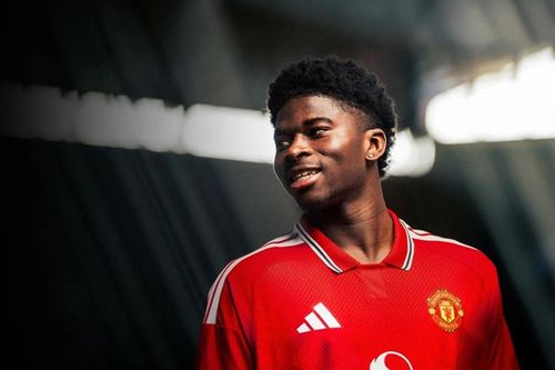 Manchester United chiêu mộ Carlos Baleba: Cú hích tái thiết tuyến giữa sau 20 năm chờ đợi