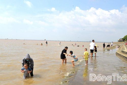 Biển Tân Thành thu hút khách từ những trải nghiệm bình dị