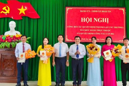 Hoài Ân công bố quyết định thành lập và kiện toàn các trường học