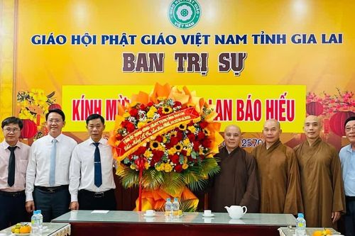 Lãnh đạo Sở Dân tộc và Tôn giáo thăm, chúc mừng Ban Trị sự Giáo hội Phật giáo Việt Nam tỉnh Gia Lai
