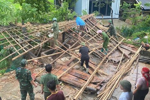 Xã Thượng Hà và Dương Quỳ khẩn trương hỗ trợ Nhân dân khắc phục hậu quả mưa lốc
