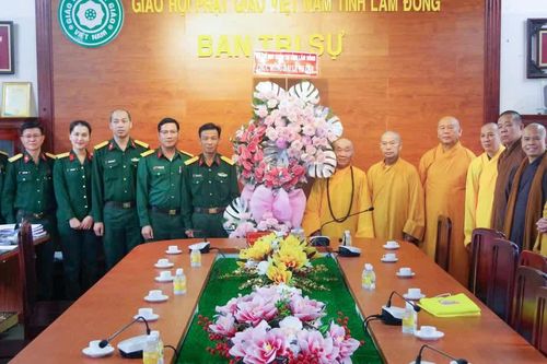 Lâm Đồng: Đoàn Bộ Chỉ huy Quân sự tỉnh thăm Ban Trị sự nhân Đại lễ Vu lan - Báo hiếu