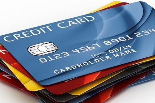 Thẻ Visa và thẻ ATM nội địa khác nhau thế nào, dùng ra sao?