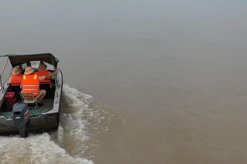 Cảnh sát đường thủy ứng phó mưa lớn, nước sông dâng cao