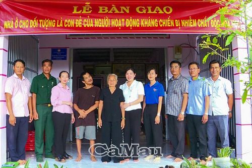 Xã Năm Căn hoàn thành bàn giao 9 căn nhà cho hộ khó khăn