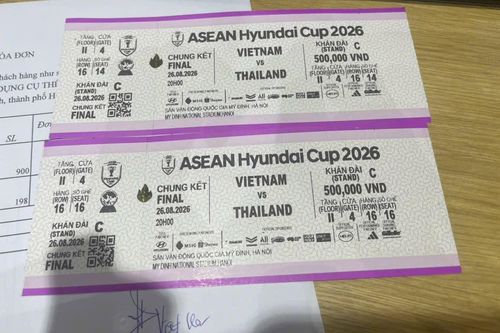 Đủ kiểu hét giá vé xem tuyển Việt Nam đấu Thái Lan từ trên mạng ra đường phố