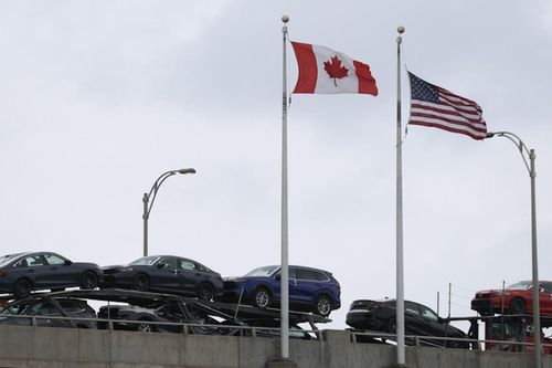 Canada áp thuế trả đũa Mỹ