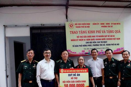 Trao kinh phí hỗ trợ cựu chiến binh sửa nhà dịp Quốc khánh 2-9