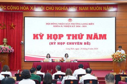 Đồng chí Nguyễn Thị Thu Hằng được bầu là Chủ tịch HĐND phường Long Biên