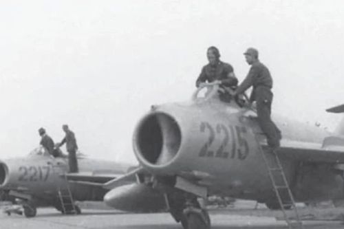 MiG-19: Chiếc tiêm kích siêu thanh đầu tiên của Liên Xô có gì đặc biệt?