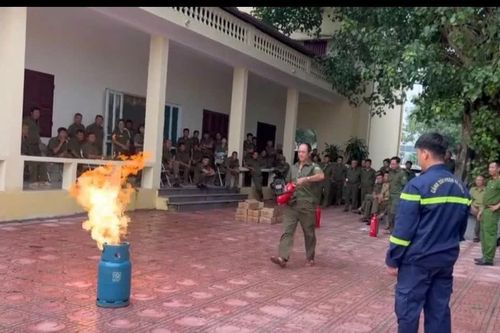 Huấn luyện nghiệp vụ chữa cháy, cứu nạn cho lực lượng tham gia bảo vệ an ninh, trật tự ở cơ sở