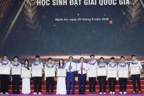 Hơn 2 tỷ đồng tuyên dương 162 học sinh xuất sắc