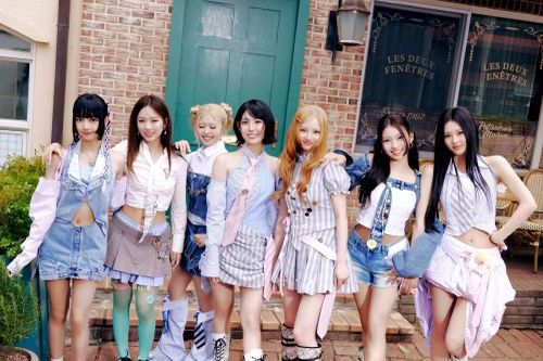OURBIRTHDAY lọt 'Top 10 doanh số album ra mắt của các nhóm nhạc nữ'