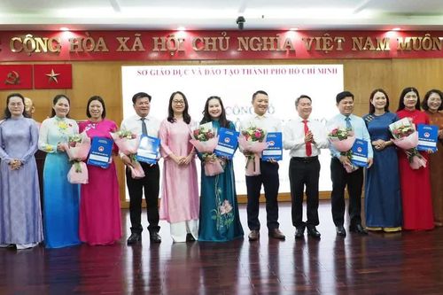 Sở GD-ĐT TPHCM trao quyết định điều động, bổ nhiệm lãnh đạo phòng ban, hiệu trưởng các trường