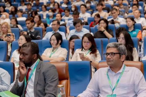 Gần 300 tác giả bàn về kinh doanh bền vững trong kỷ nguyên AI