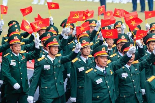 Sĩ quan nghỉ hưu trước hạn tuổi được trợ cấp 5 tháng lương cho mỗi năm