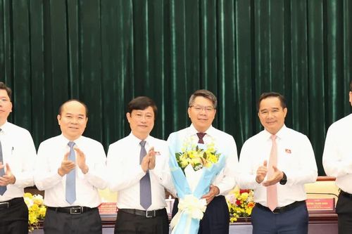 Trao thêm chức danh cho Giám đốc Sở KH&CN TPHCM