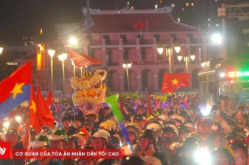 TP.HCM vỡ òa sau chiến thắng của đội tuyển Việt Nam