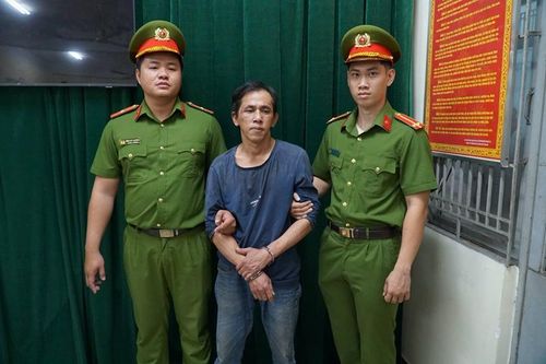 Bắt giữ đối tượng đập tủ kính tiệm vàng, cướp tài sản chỉ sau 1 giờ gây án