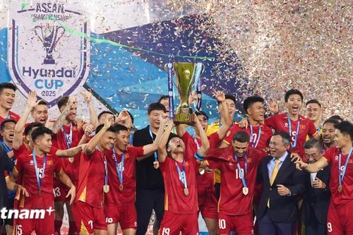 Quang Hải làm điều chưa từng có trong lịch sử bóng đá Việt Nam