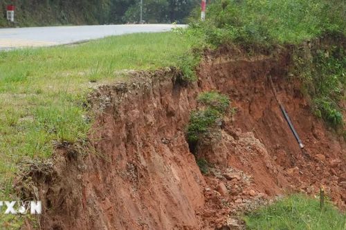 Quảng Ngãi: Quốc lộ 40B sạt lở, sụt lún, nguy cơ chia cắt giao thông
